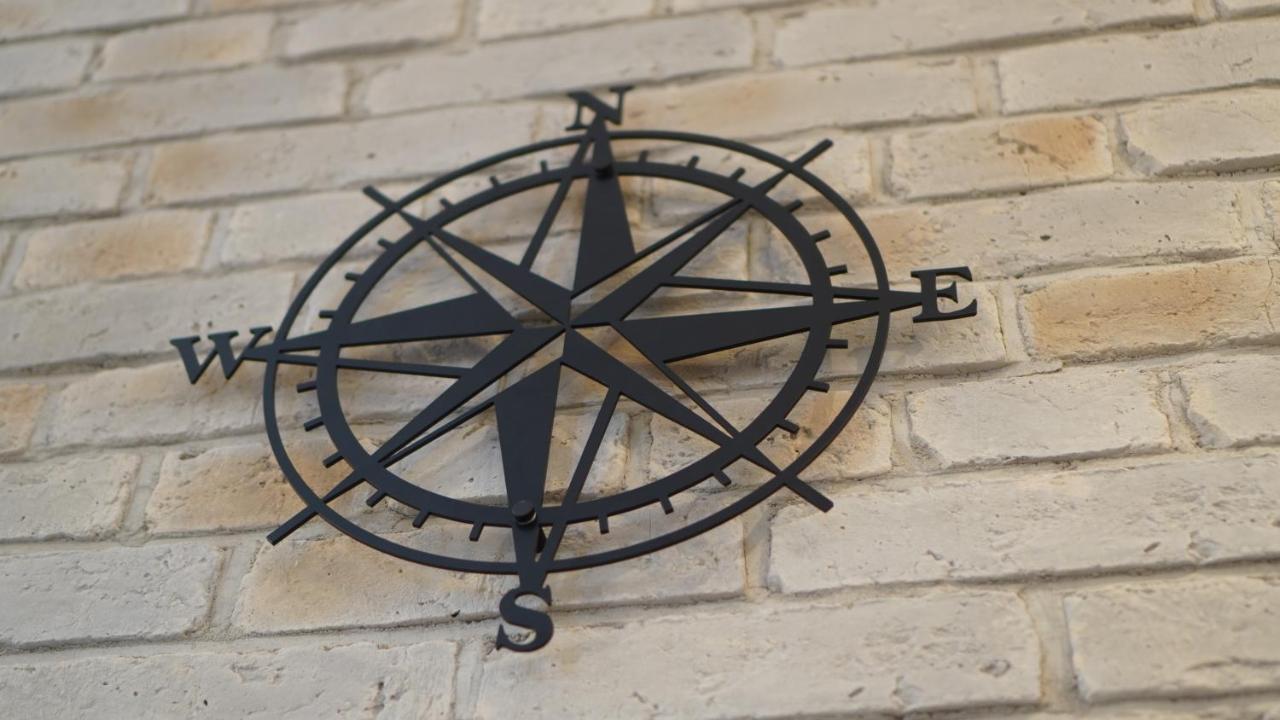 Wind Rose Apartment